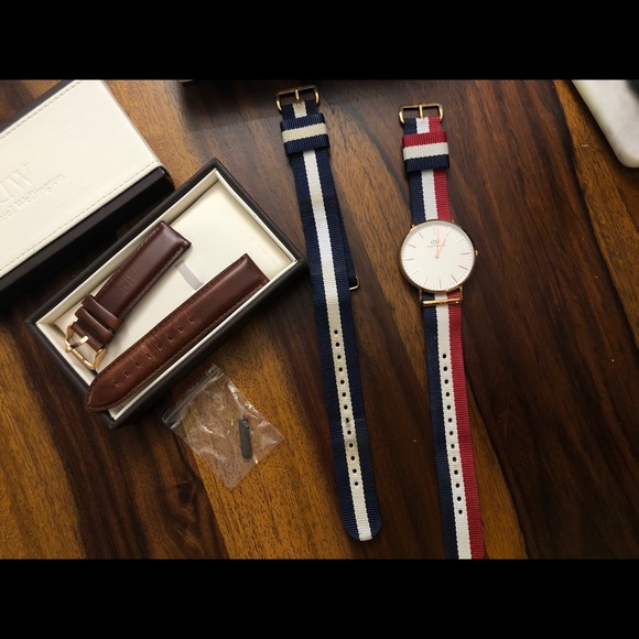 Daniel Wellington 40mm watch with three straps - Picture 2 of 6